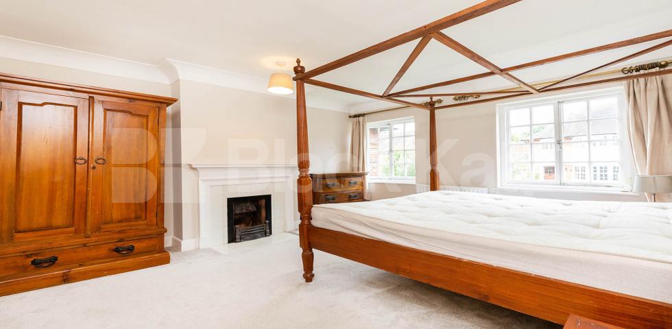 			FAMILYS ONLY, 3 Bedroom, 1 bath, 1 reception House			 Cascade Avenue, MUSWELL HILL